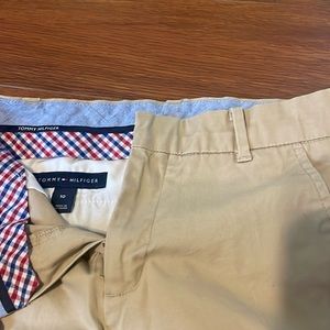 Tommy Hilfiger khakis SZ 10